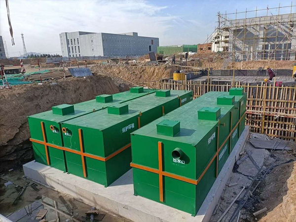 在日常生活中，可以說(shuō)污水隨處可見，日常生活中產(chǎn)生的污水，簡(jiǎn)稱“生活污水”。那生活污水該如何處理呢？