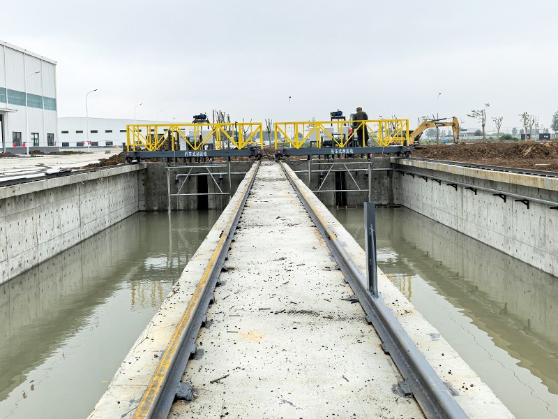 行車式刮泥機(jī)